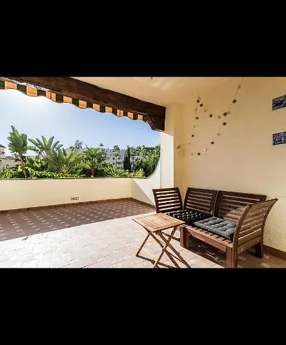 Apartment Seaside Serenity: 2br Getaway Málaga