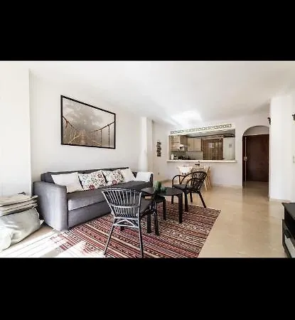 Seaside Serenity: 2br Getaway *